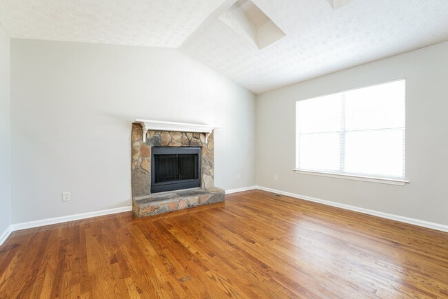 1566 Cherry Hill Rd SW