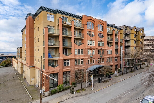 Exterior - Carrara I Apartments