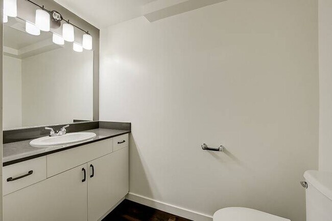 Photo - 624 Yale Apartments