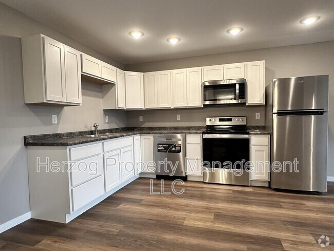 Building Photo - 1021 30th St NW Unit Apt. 116