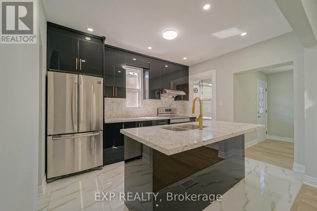 Photo - 1509 Main St E