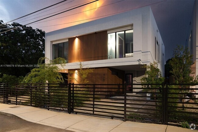 Building Photo - 410 NW 52nd St Rental