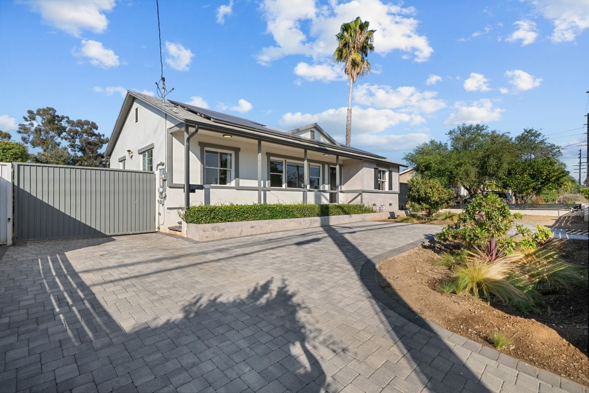 Photo - 14673 Chatsworth St