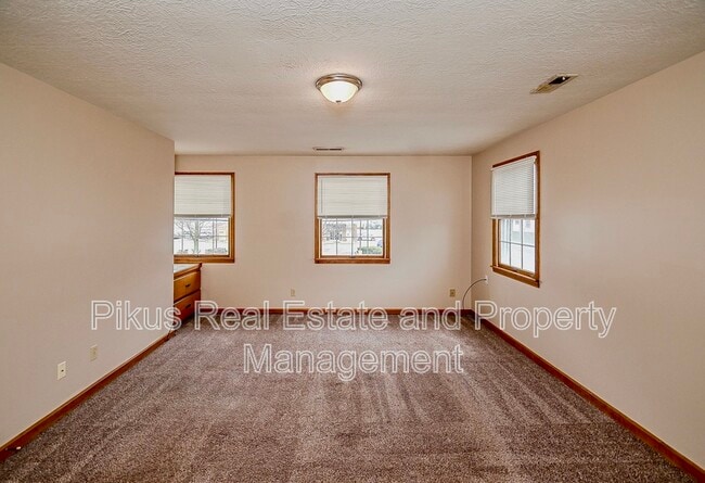 Photo - 713 N Main St