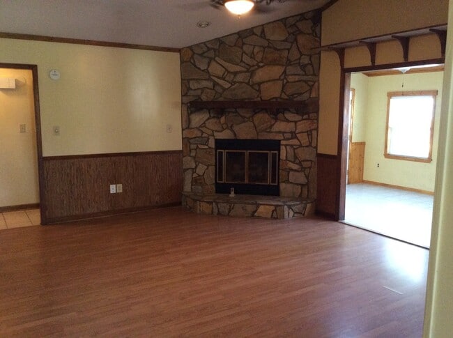 Photo - 3 Bedroom Home in Great Location!