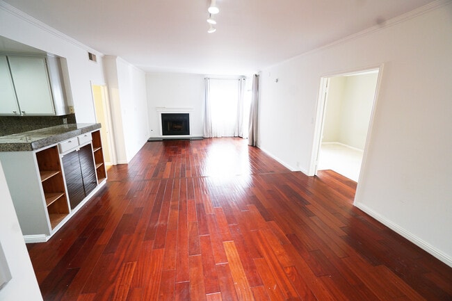 Living room/dining room - 1441 Federal Ave Unit 202