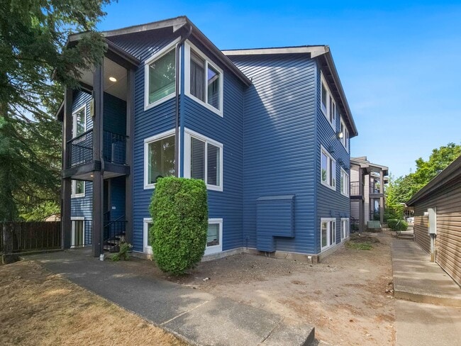 Building Photo - Updated 2BR Condo with Pool, Clubhouse & P...