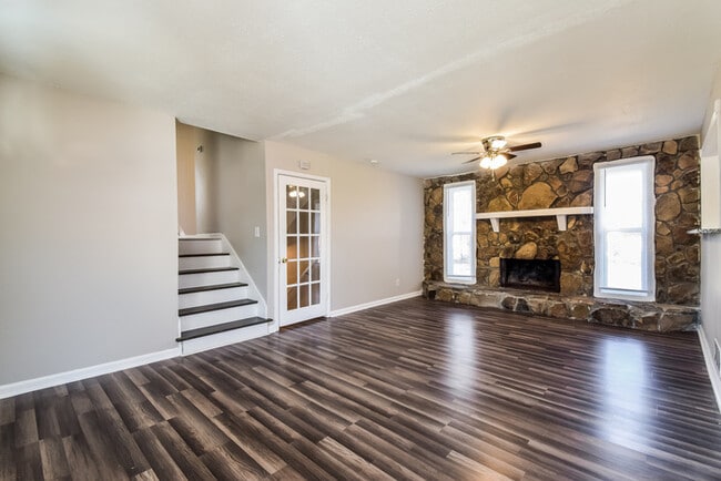 Photo - 455 Emmett St