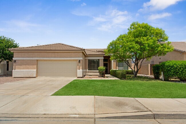 Building Photo - $2,500 Lovely Gilbert Rental Home With 2.5 Garage-3 bedrooms-2 Baths!