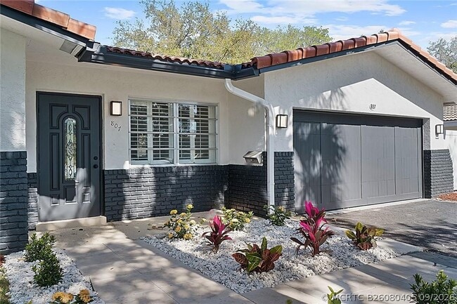 807 NW 7th St