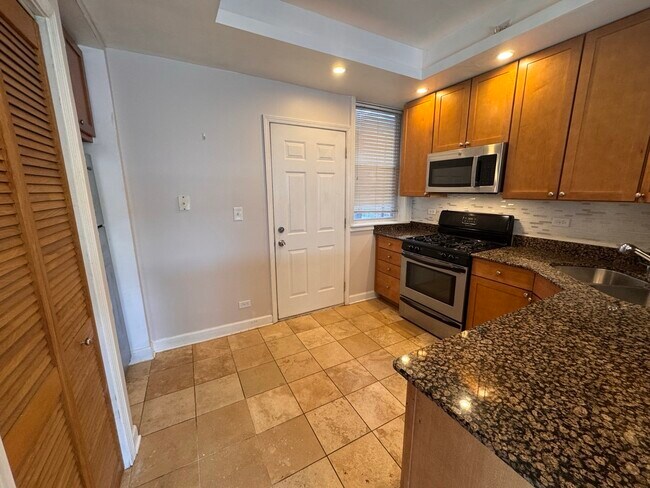 Photo - 1342 W Estes Ave Unit 3S