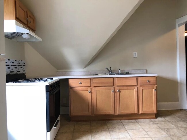 Photo - 1741 N Farwell Ave Unit 3rd floor