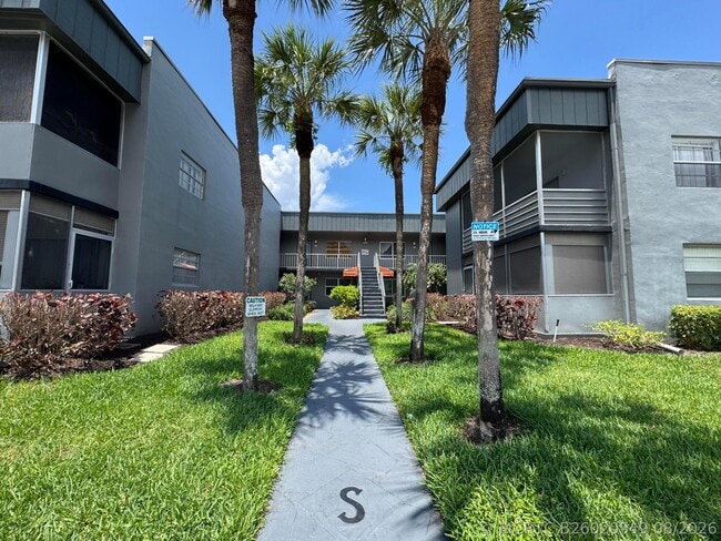 Photo - 900 Normandy Ln