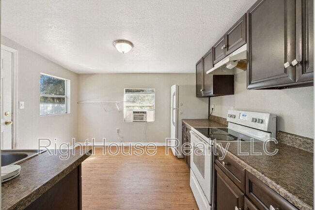 Photo - 40542 W 3rd Ave