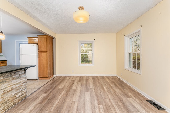 Photo - 7831 Summerfield Rd