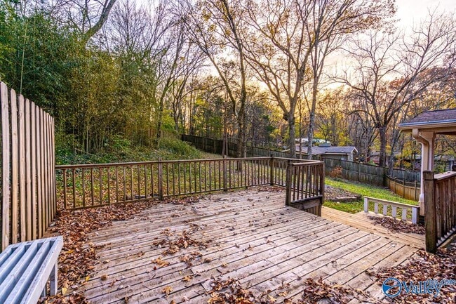 Photo - 702 Chambers Dr NE