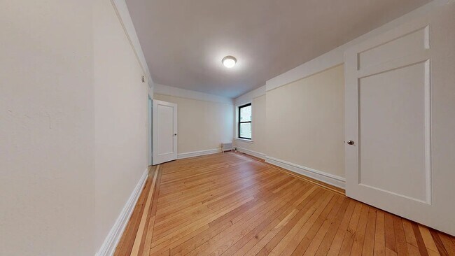 Photo - 656 W 204th St Unidad 34