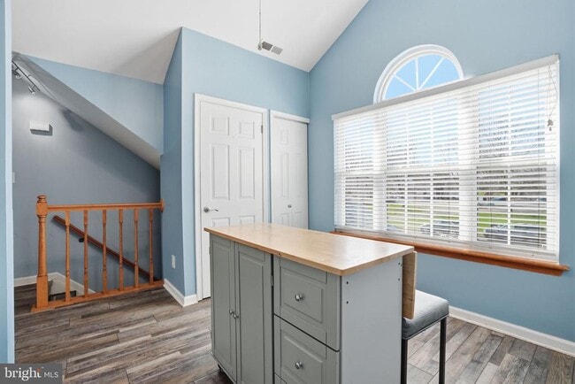 Photo - 496 Revere Dr