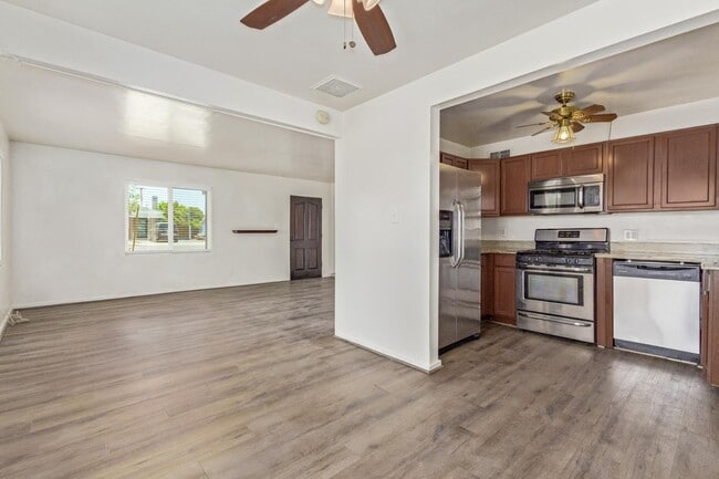 Photo - 4546 N 10th St