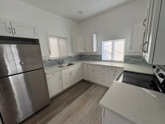 Building Photo - 518 49th St Unit 516-2