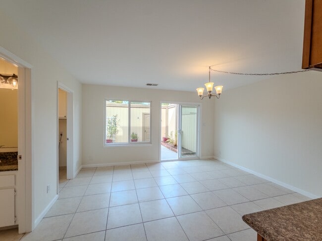 3216 Phoenix Ln