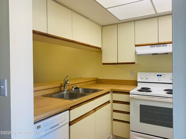 Photo - 3092 Sir Hamilton Cir Unit 4