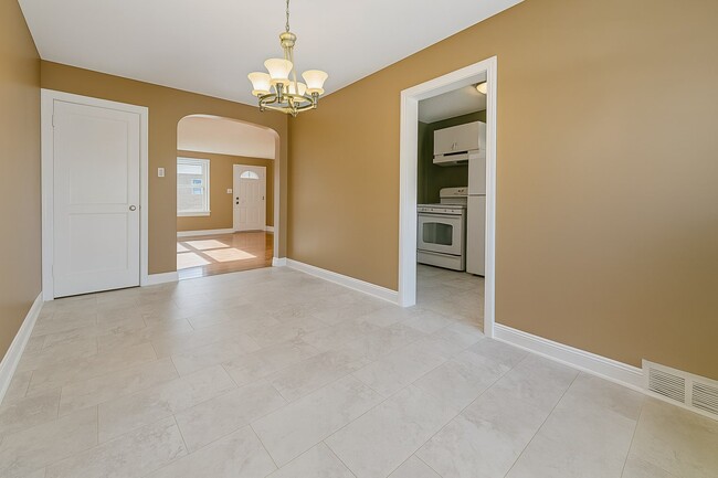 Photo - 119 W Madison Ave