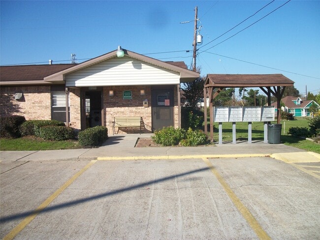 Building Photo - 203 E Watson St Rental