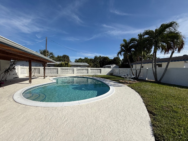 Photo - 1642 NE South St