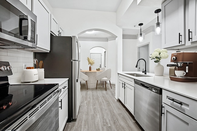 2x2 1018 sqft B2U - Kitchen