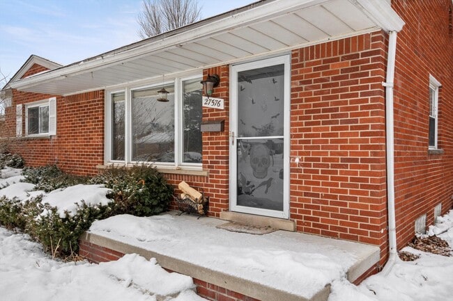 Photo - 27576 MacKenzie Dr