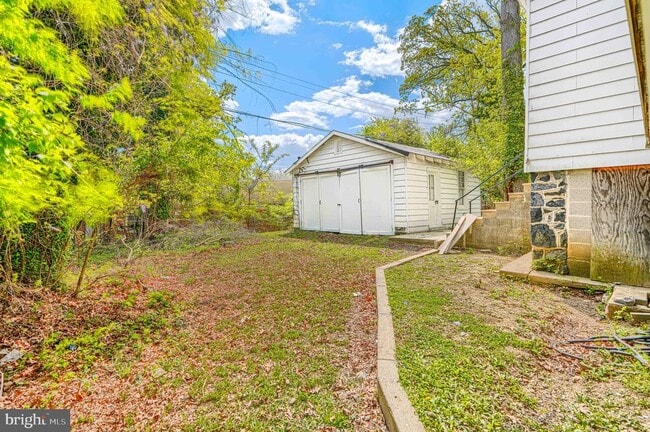 Building Photo - 3213 Vickers Rd Unit 1