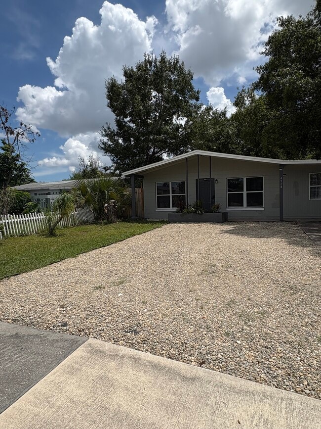 Photo - 4928 Shoshone St
