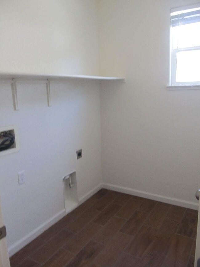 Building Photo - 233 American Farms Ave