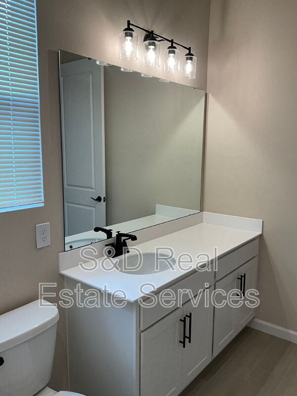 Photo - 807 Ballantyne Dr