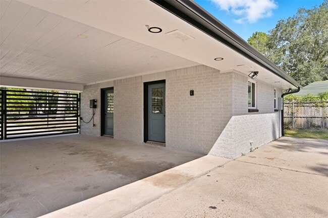 Photo - 10930 White Thorn St