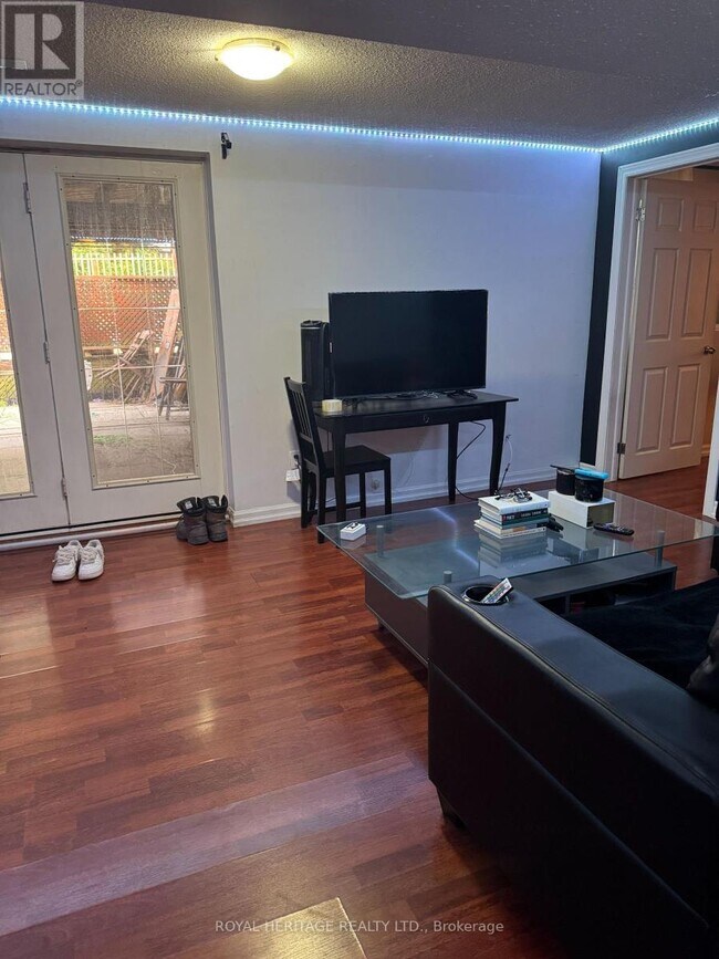 Photo - 586 Creekview Cir