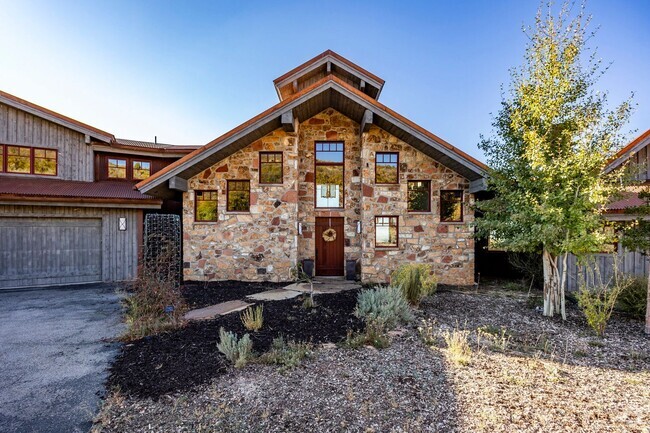 Building Photo - Magnificent Mountain Retreat in Oakley, Utah Rental