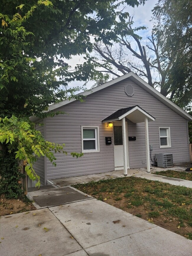 Front of building - 1100 Saint Marys Blvd Unit B
