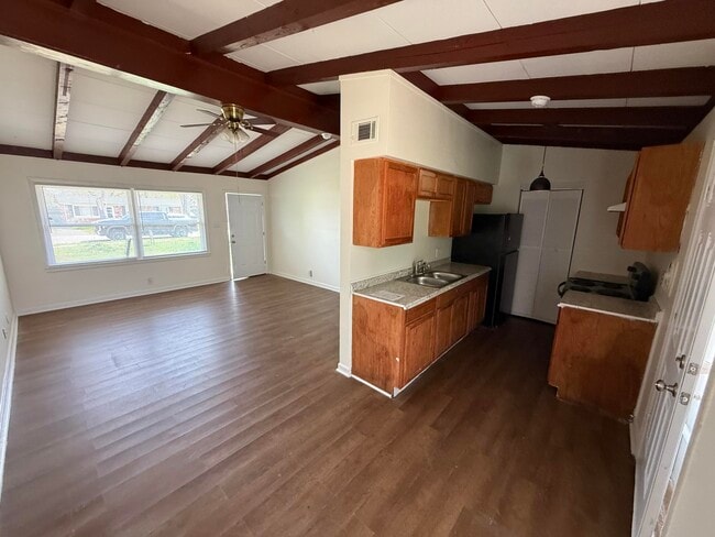 Photo - 211 Rugby Rd