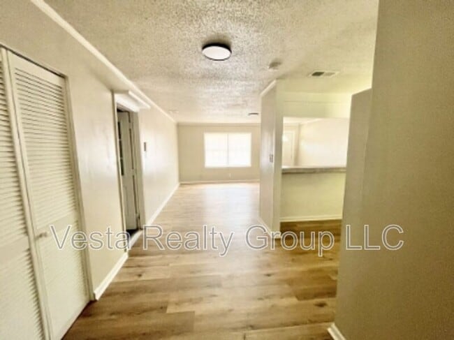 Photo - 1595 Winston Dr