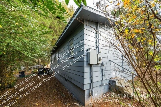 Photo - 716 Hardy St