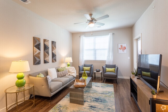 2 BR, 2 BA 919 SF