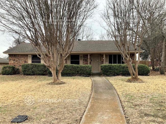 Building Photo - 150 Valleyglen Dr