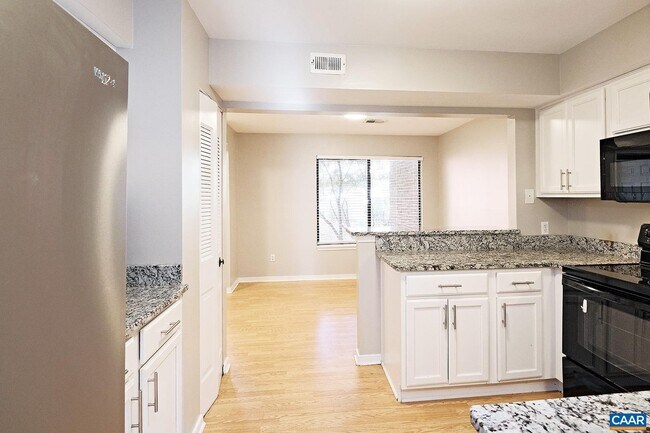 Photo - 1032 Cheshire Ct