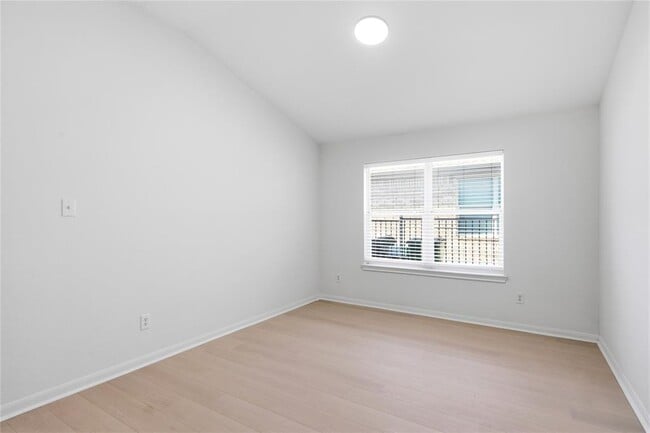 Photo - 744 Bent Wood Pl