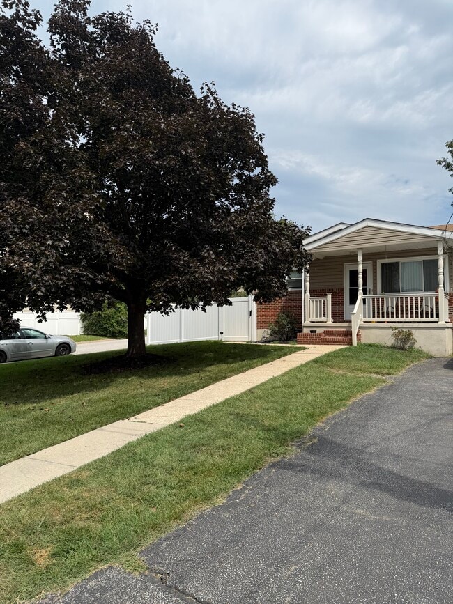 Building Photo - 6403 Beechfield Ave Unit Beechfield