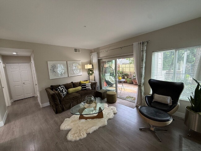 Beautiful 1 Bed/1.25 Bath Spacious Condo in Perfect San Ramon Location