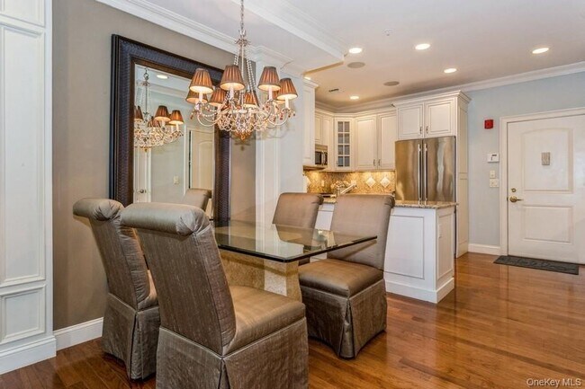 1105 Roosevelt Way