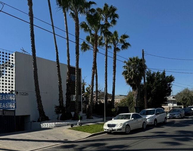 Photo - Spacious Units available - Great Location! -- Hollywood